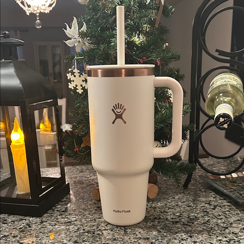 Hydro Flask 40 oz Tumbler— cream & gold